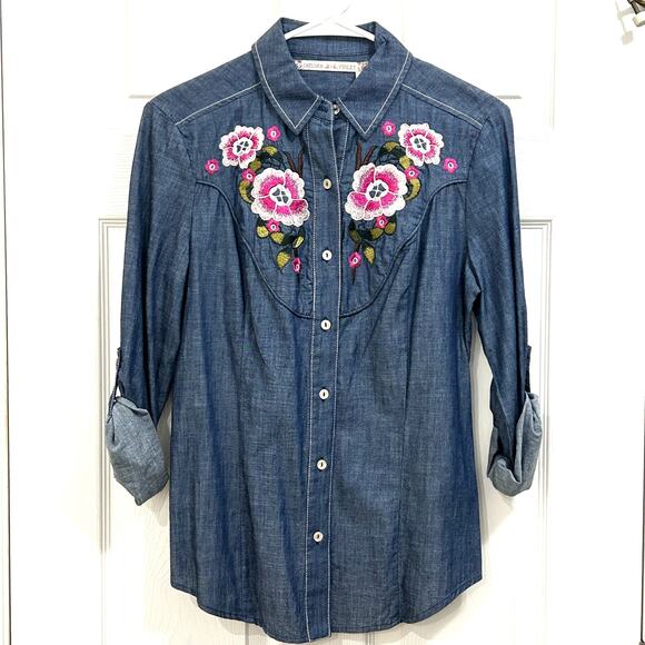 Chelsea & Violet Chambray Embroidered Shirt Women’s Small Boho Western - Picture 1 of 4